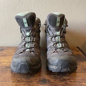 Salomon Quest Hiking Boots Size 7